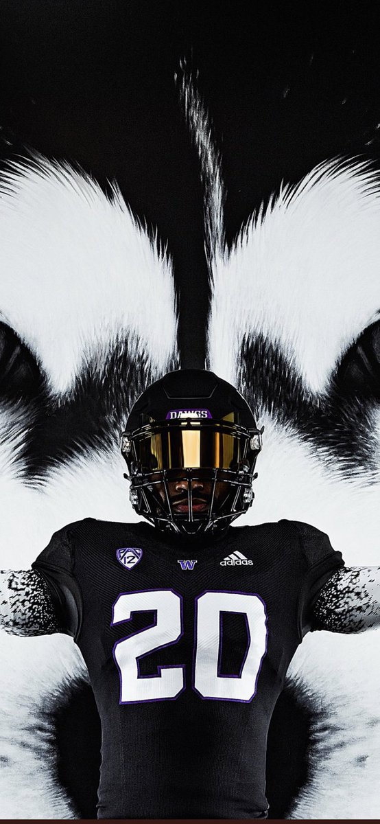 WestCoastCFB's tweet photo. UW released a new Black Uniform for 2020. What are your thoughts? https://t.co/TzQzFnlDUU