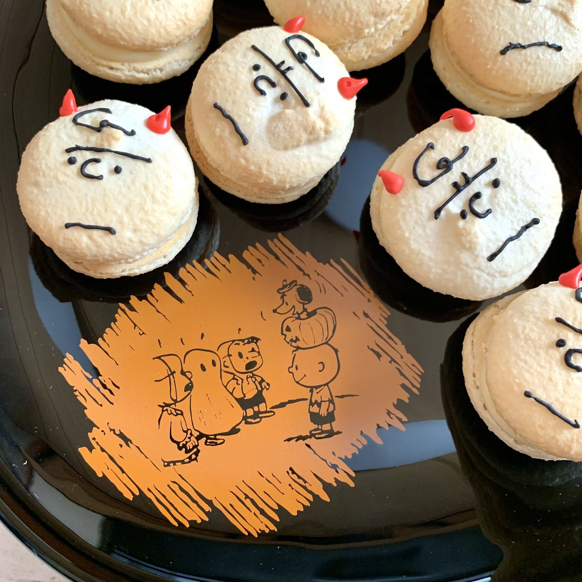 namimo デビルチャーリーのマカロン作りました デビルです鬼じゃないです マカロン チャーリーブラウン スヌーピー ハロウィン namimo デビルチャーリーのマカロン作りました デビルです鬼じゃないです マカロン チャーリーブラウン スヌーピー ハロウィン