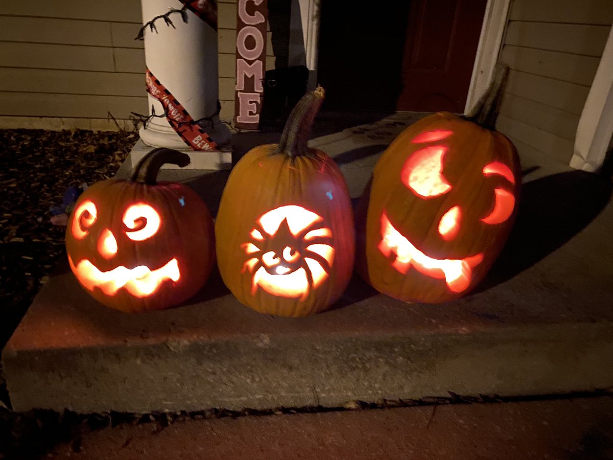 gbertoia0611's tweet image. Pumpkin carving in the Bertoia house!!! #swiggles #webspider #goofy #Halloween @coachbertoia