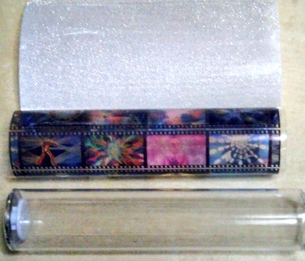 三河屋 富野由悠季の世界展 の限定グッズ トミノインパクトブレード 生と死 そして愛 も買ってました ルミカ製で中のフィルムは外して普通のペンライトとして使用可能 ベースは大閃光ブレード100のoem版のようで ボタン電池の市販版と異なり電源