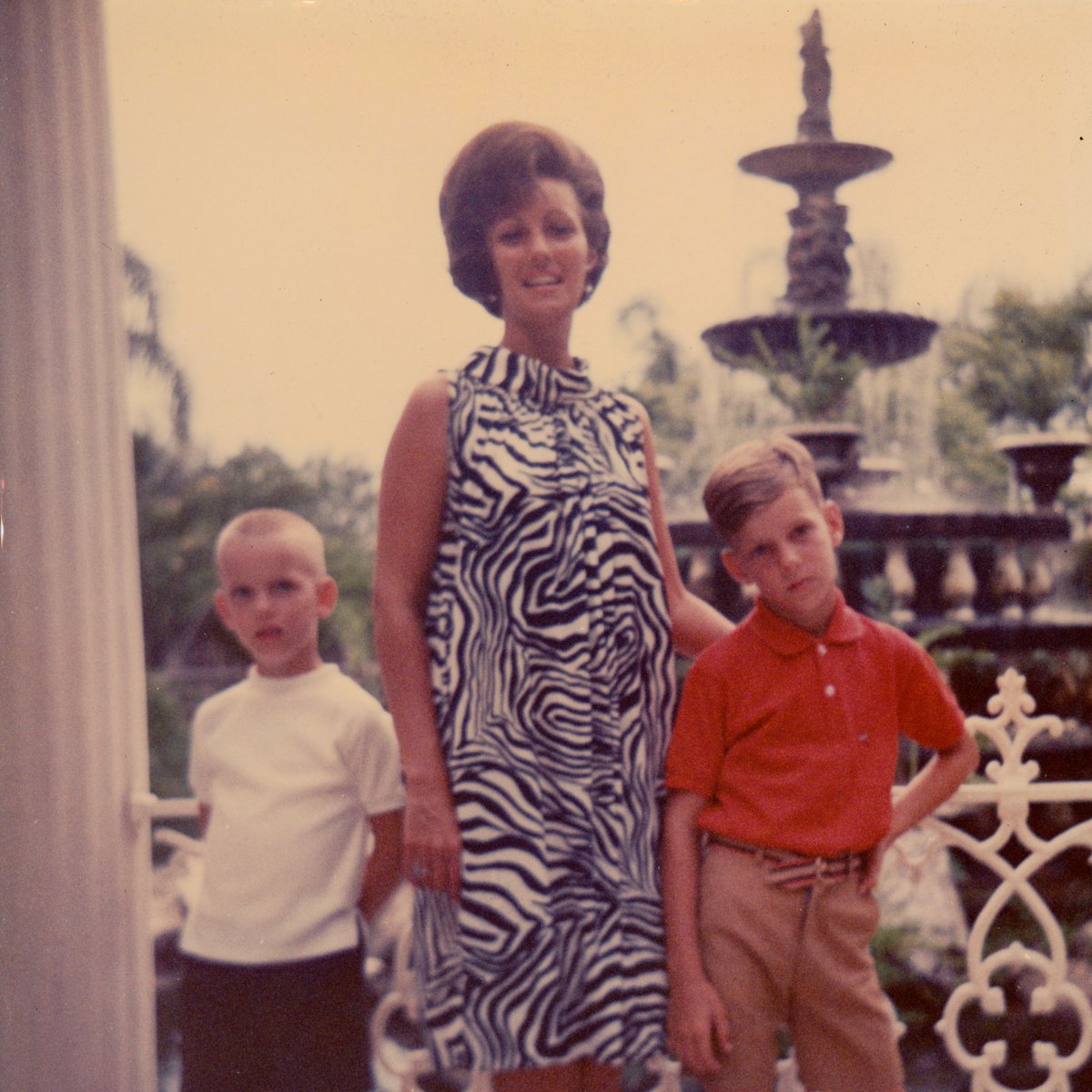 The Ray clan have been fashionistas for decades. #poutymodel #whydidntIhavelonghairwhenIhadhair??