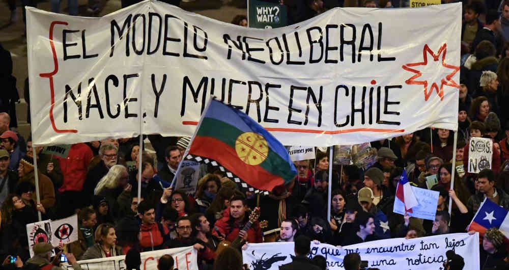BRASILWIRE's tweet photo. 🇨🇱Chileans have made history, voting to scrap Pinochet’s 1980 constitution.

Message for Council of the Americas (@ascoa) which was actively involved in the 1973 coup:

You just lost in Chile
You just lost in Bolivia
You will lose in Brazil

#ChileVota 

🔴https://t.co/QWa4RDKMUU https://t.co/30B8qb1hTY
