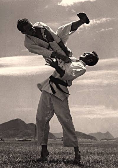 SolBrah's tweet photo. THE TWELVE COMMANDMENTS OF CARLOS GRACIE (THREAD)

Carlos Gracie was the grandfather of Brazilian JiuJitsu - an extraordinary man that created an enduring legacy

He lived by twelve commandments: https://t.co/aX7sGBWJEE