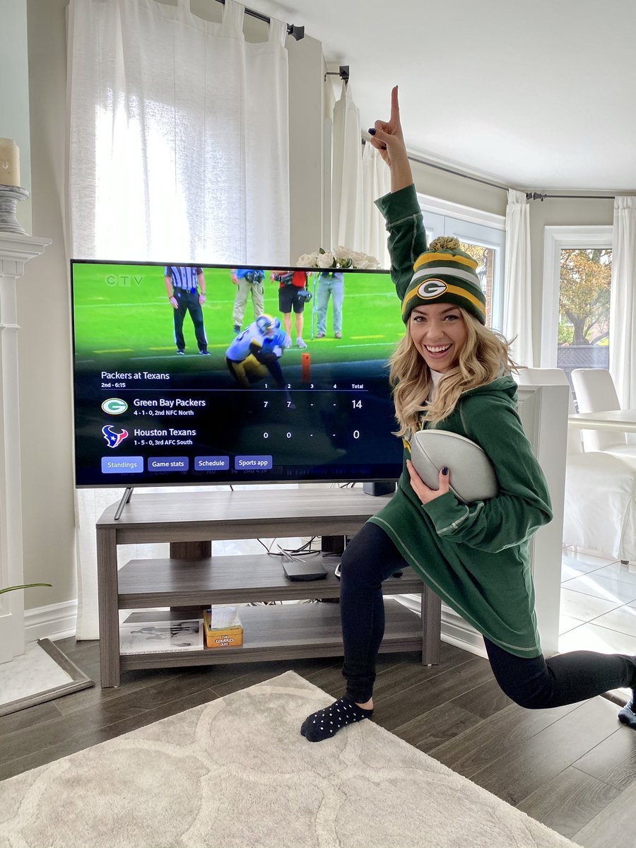 nicoleservinis's tweet photo. SUNDAY #NFL GAME DAY! @rogers Ignite TV makes it easy to keep track of all the games—whether it’s your actual team, or your fantasy, the highs the lows, the upsets or the come-from-behind-wins, never miss a down!
#rogers_partner #igniteeveryday https://t.co/3yUzGJsZ29