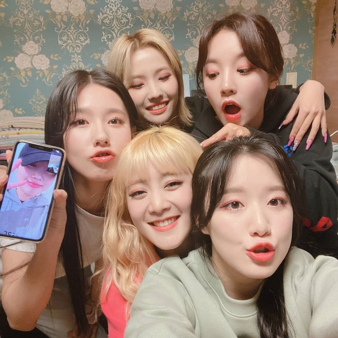 I'm leaving for a few hours probably 🥰 do the same if you need it, let's go stream Dumdi dumdi and I'm the trend and every song that helps you to be on a better mood 🤗❤️💜
#GIDLE @G_I_DLE #여자아이들 https://t.co/Jz9Sfk5Ogk