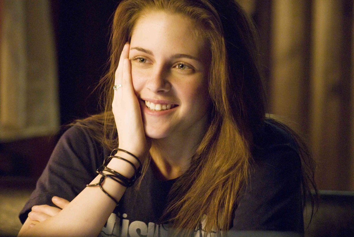 There was something about movies with mediocre mumblecore white dudes being outshined by their female co-stars in the 2006-2011ish era. Because this same phenomenon applies to Jesse Eisenberg movies of the time. Ex. Emma Stone in Zombieland and Kristen Stewart in Adventureland.