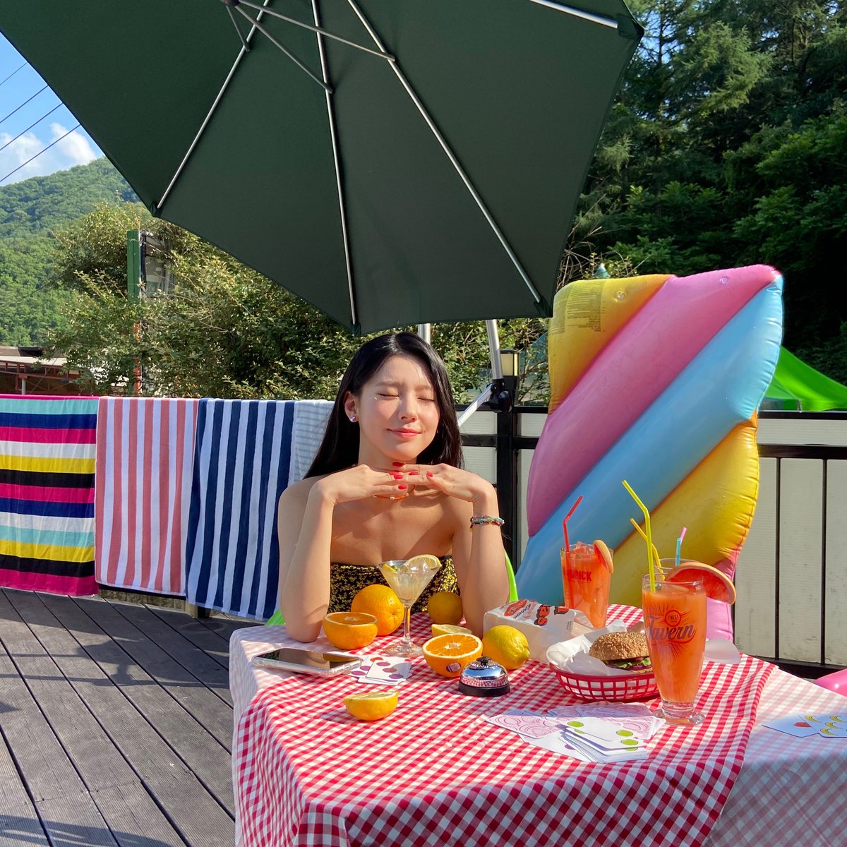 ㅤ
The sun shines so bright— oh! This is summer! These photos was taken back then on summer daylight when I was having a jacket shooting for DUMDi DUMDi! Anyway, good morning from Autumn everyone! ☀🍂
ㅤ https://t.co/RtEkl316r4