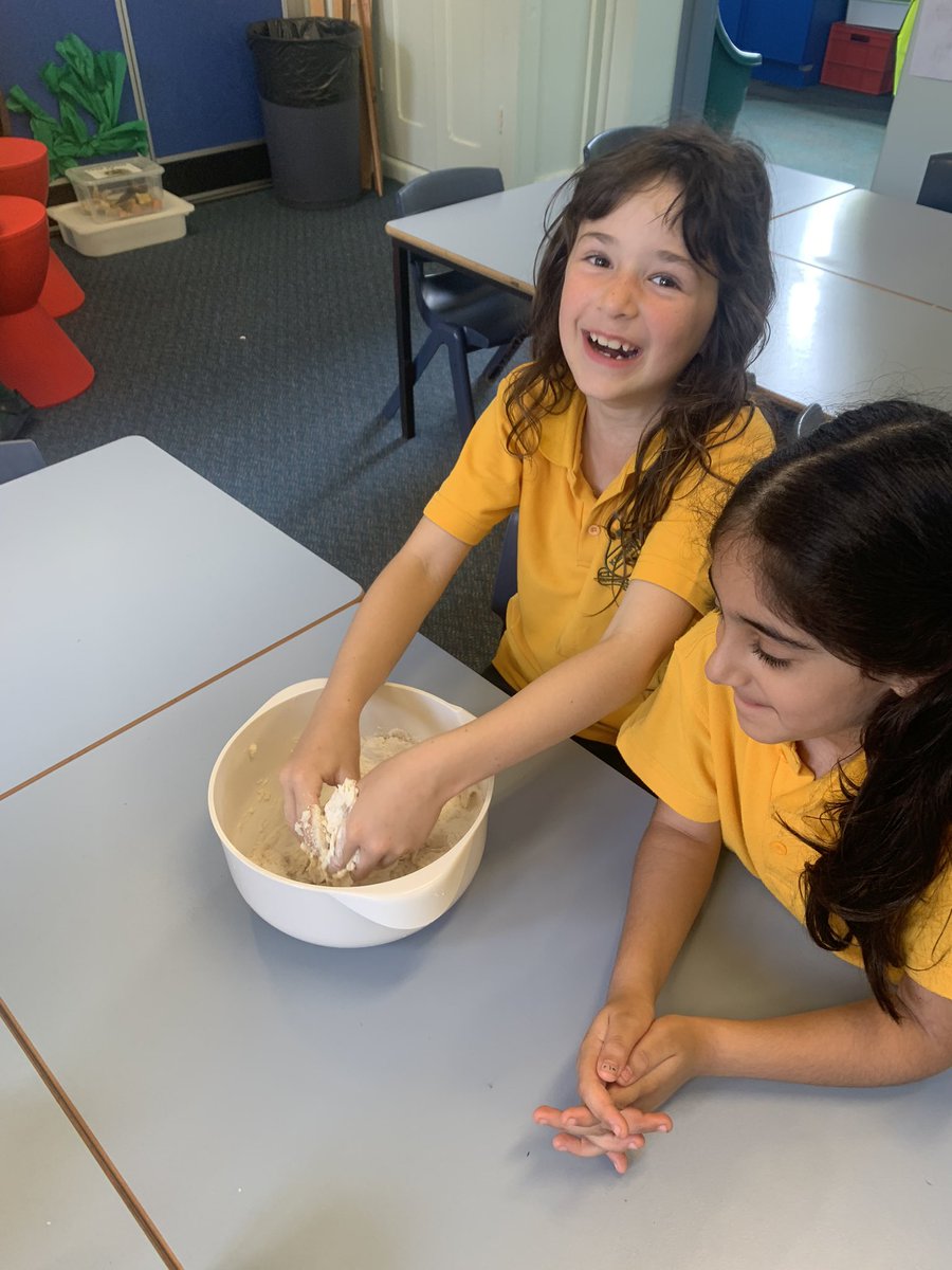 KENSINGTONPS's tweet photo. Round two of making our fossils and they turned out great! #1V #MiniPaleontologists #handsonlearning https://t.co/NEiSvadfVu