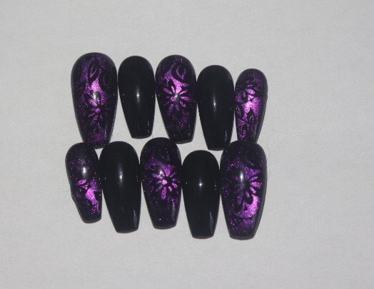 ChaoticallyC's tweet photo. Excited to share this item from my #etsy shop: Magnetic Polish with Flowers- Available in 6 Different colours https://t.co/8h1jO77r0l https://t.co/68WWcXQnQd