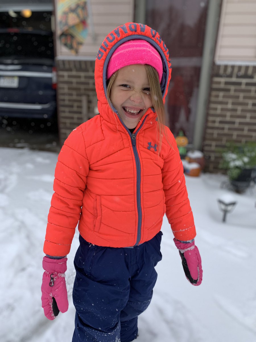 mrsgallesfcs's tweet photo. It’s half marathon week...and we have at least 4” of snow on the ground. 😬🥶🙄 #bringbackfall #gohomewinter https://t.co/8hl1HzcAql