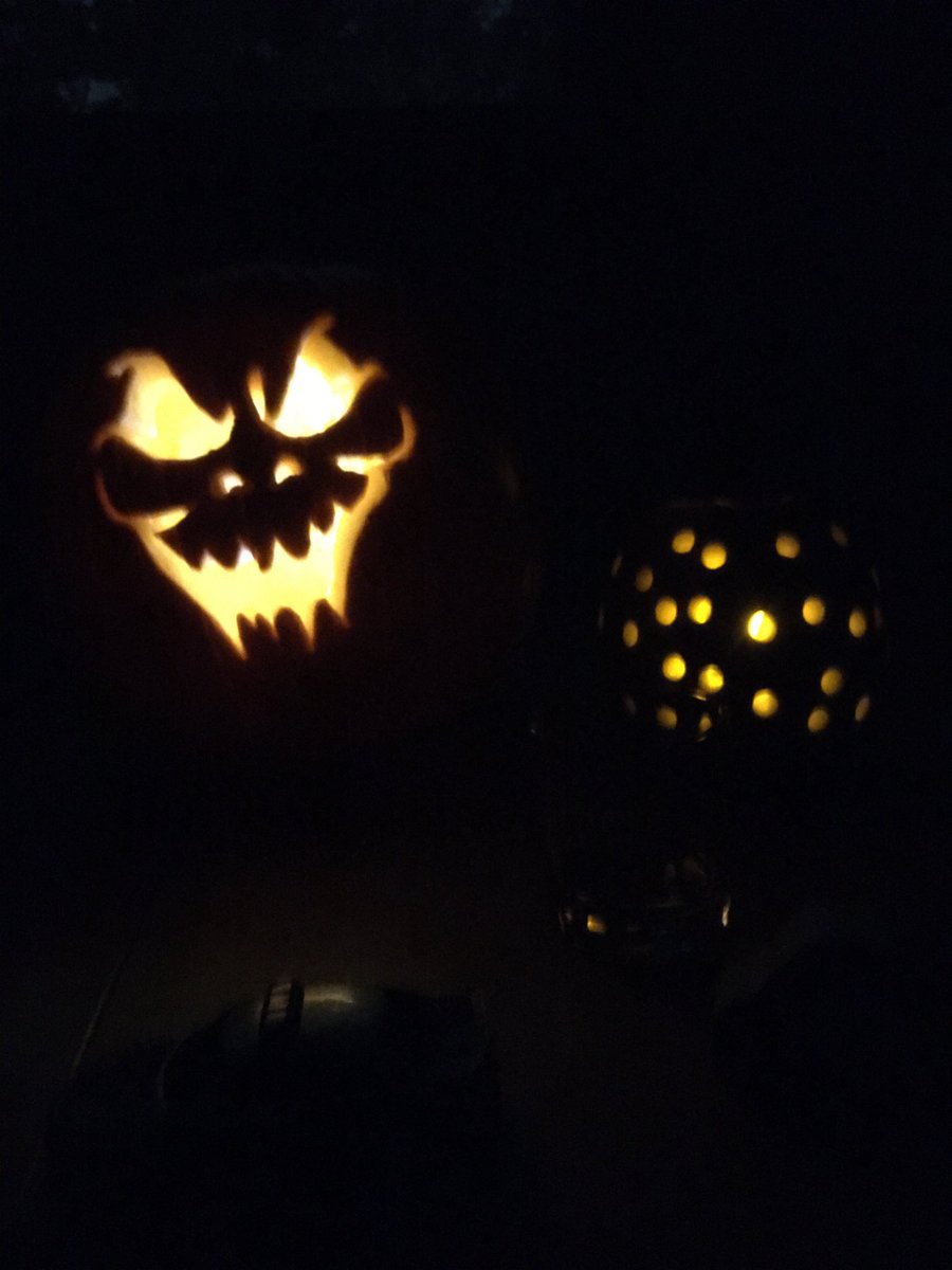 ksnyder115's tweet photo. ⁦@MakersMark⁩ ⁦a little bit of carved Halloween art with a old friend https://t.co/lA8e9DTvLk