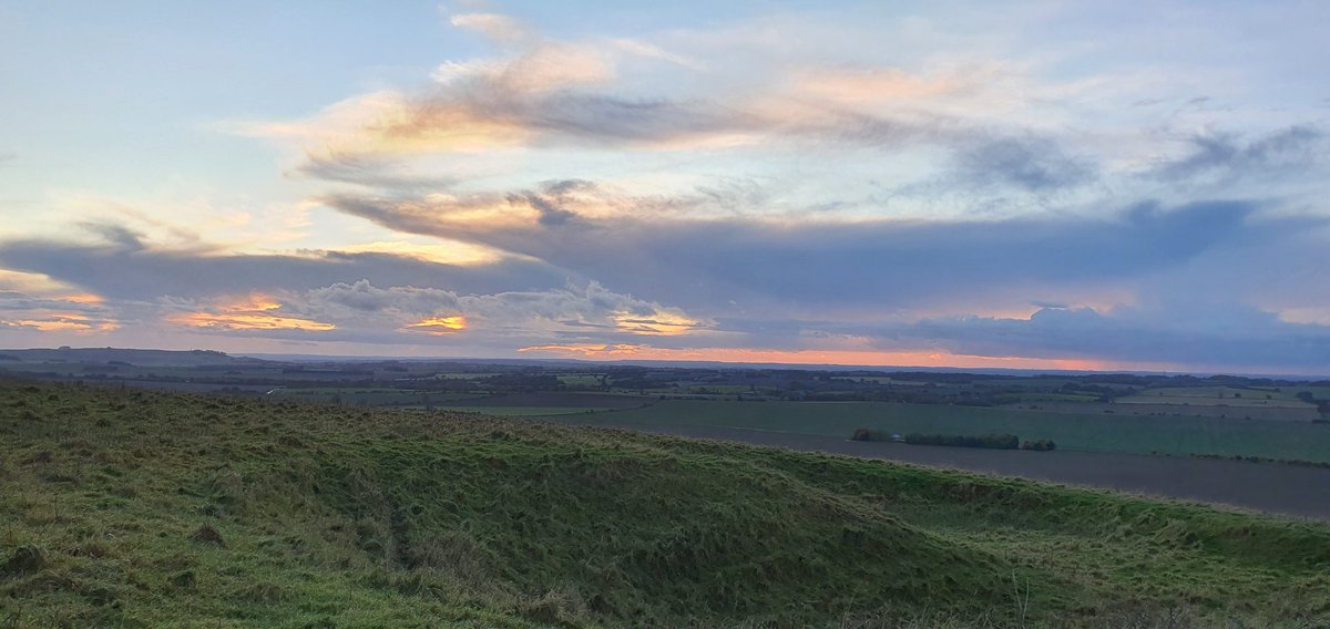VonActor's tweet photo. View from #HackpenHill https://t.co/R1giBw4s7e