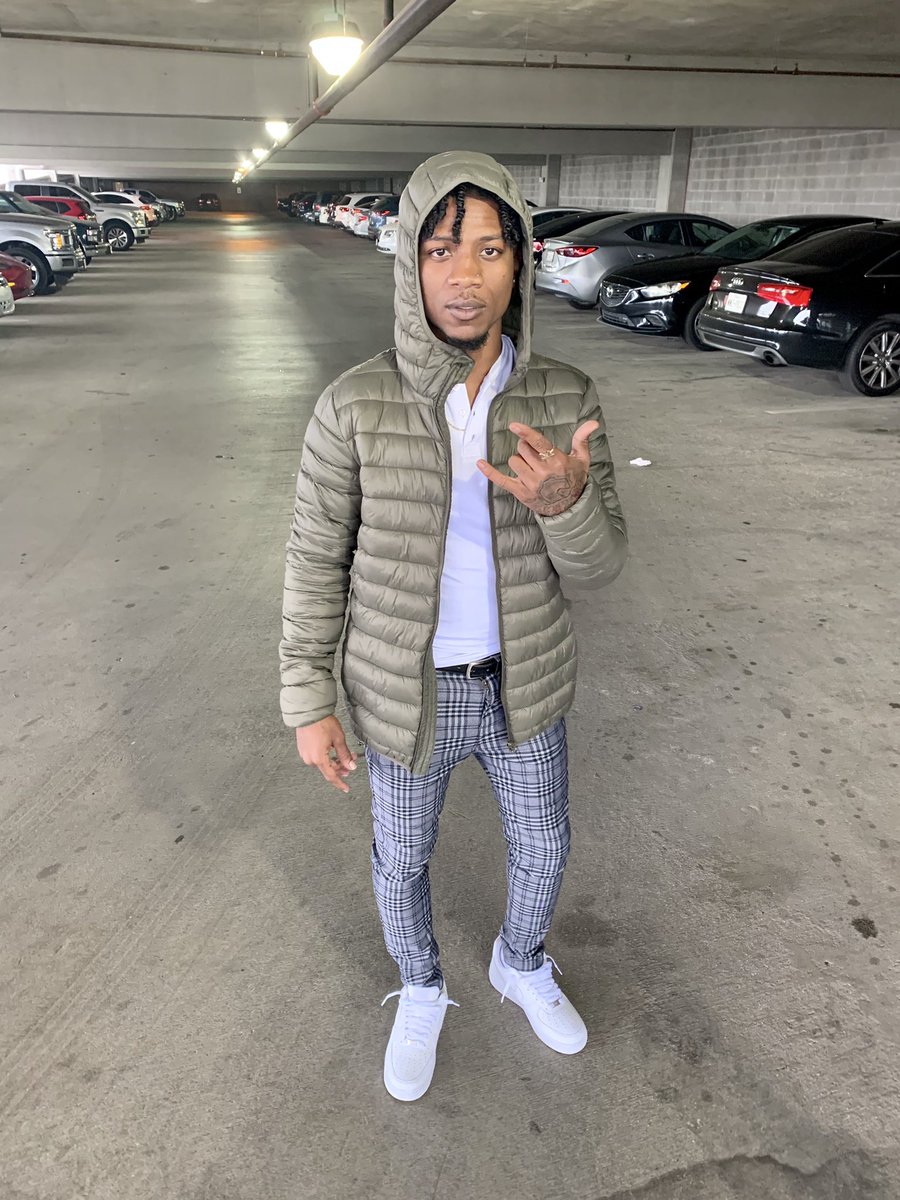 Cashheadnito's tweet photo. You could never call me ugly...EVER💰📈💳💎
#CashHead #Family #Nito #Gc #Love #Loyalty #Respect #Working #Widdit #Fashion #Style https://t.co/hKWR9jwBOw
