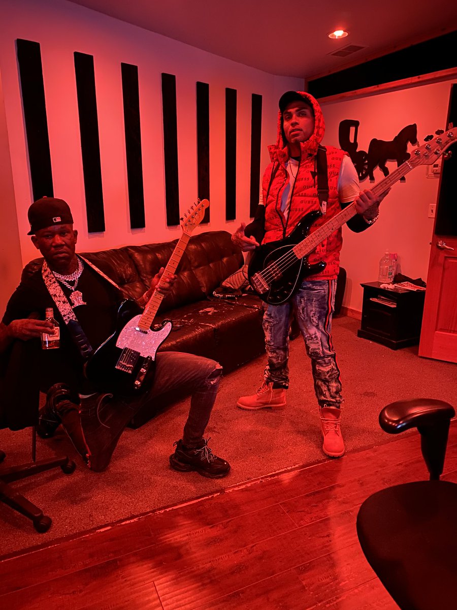 ibn4ren's tweet photo. Did dat on our Rocstar shit!! https://t.co/NIyA7l0ERL