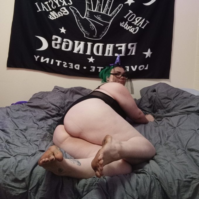 Hennessey on my lips take another sip privacy on the door im gonna make that shit grip.  #footpornstar<a href="/tag/fetishmodel"class="tags"><span>#fetishmodel</span></a><a href="/tag/footfetishnation"class="tags"><span>#footfetishnation</span></a><a href="/tag/sexysoles"class="tags"><span>#sexysoles</span></a><a href="/tag/bootypics"class="tags"><span>#bootypics</span></a>