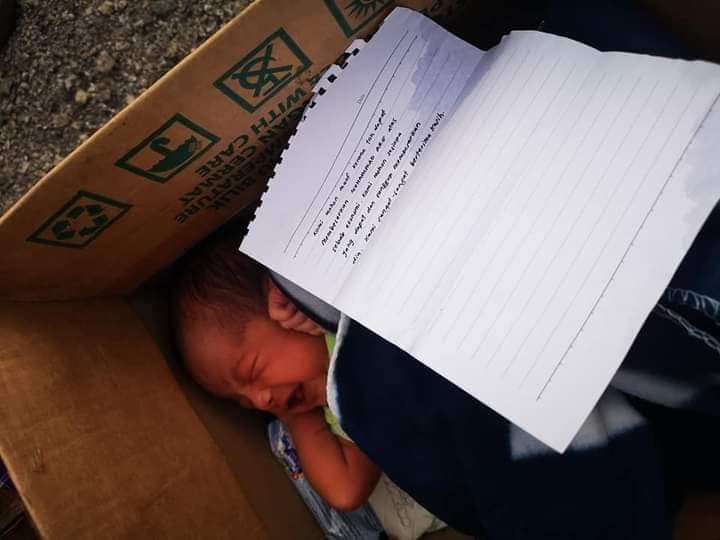 OrenjiRenOren's tweet photo. Wei!!! Rakyat semakin terhimpit, susah sangat ke nak faham??

Pernah x pikir pasal baby ni yg baru 'kehilangan' mak bapak dia?? https://t.co/4cmKttR6mO