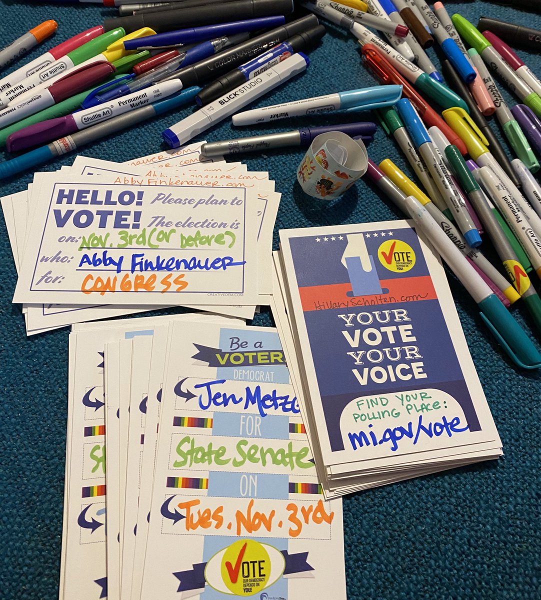 Lovely Sunday with @JenMetzgerNY, @HillaryScholten, and @Abby4Iowa💪💪💪🔥🔥🔥 #PostcardsToVoters