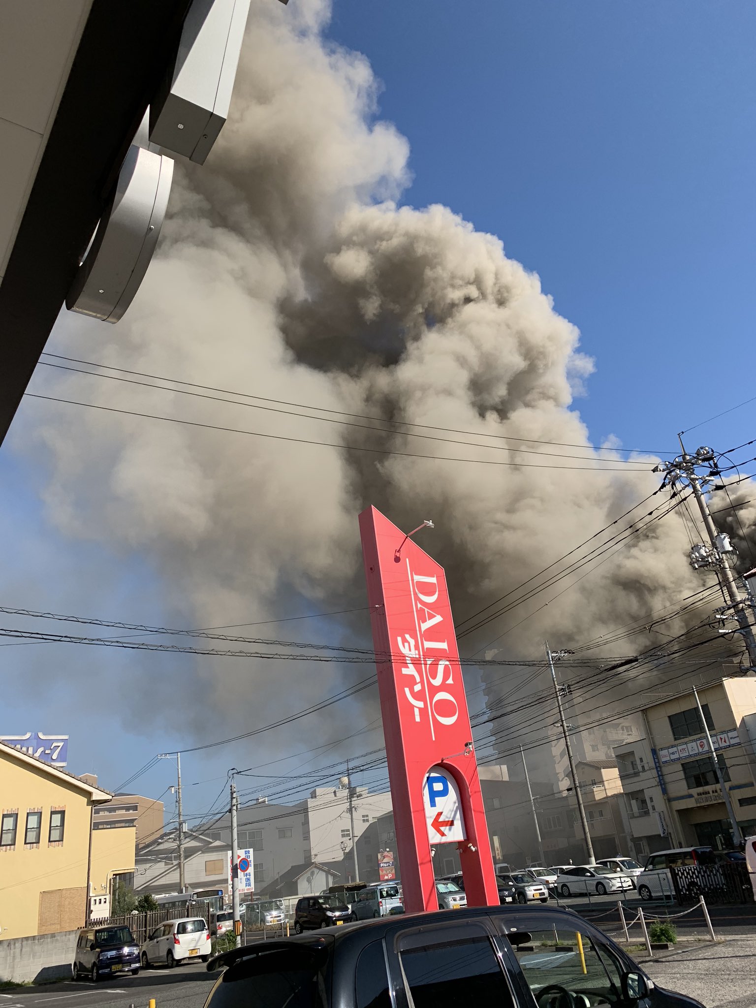 尾道市新浜で大きな火事が起きている現場の画像