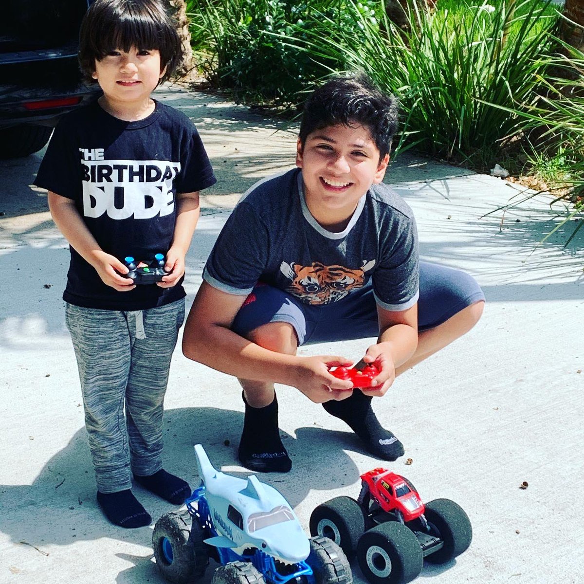 susalel's tweet photo. We had so much fun! These remote control cars are the best ever!Many friends have these in their Christmas list already. Thank you @tryazon and @spinmaster for this opportunity. #megalodonstorm #tryazon  #ninjabots #spinmaster #stuntshot #airhogs #monsterjam #spinmastermonsterjam https://t.co/7hUPYLCyYa