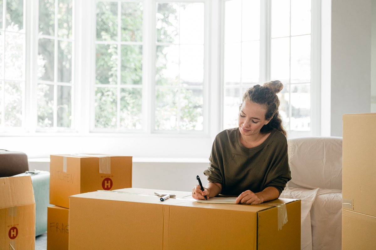 niftyloans's tweet photo. Whether it's the bond or removalists, moving houses can be (very) exxy! 🚚🏡 If you're looking to cover the costs of moving, Nifty could help you out with a relocation loan today. 👍 https://t.co/yD4QJGEwyl https://t.co/3CbVoRJhtG
