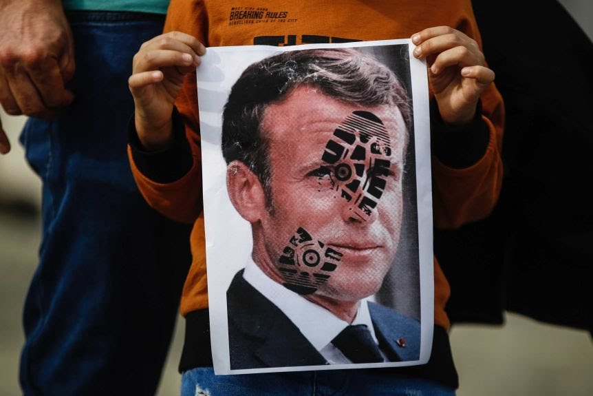 MDINZAM59671122's tweet photo. What is the problem of this person called Macron with Muslims and Islam? Macron needs treatment on a mental level.
#macronthedevil 
#Macron 
@EmmanuelMacron https://t.co/PslgEOwdJ0