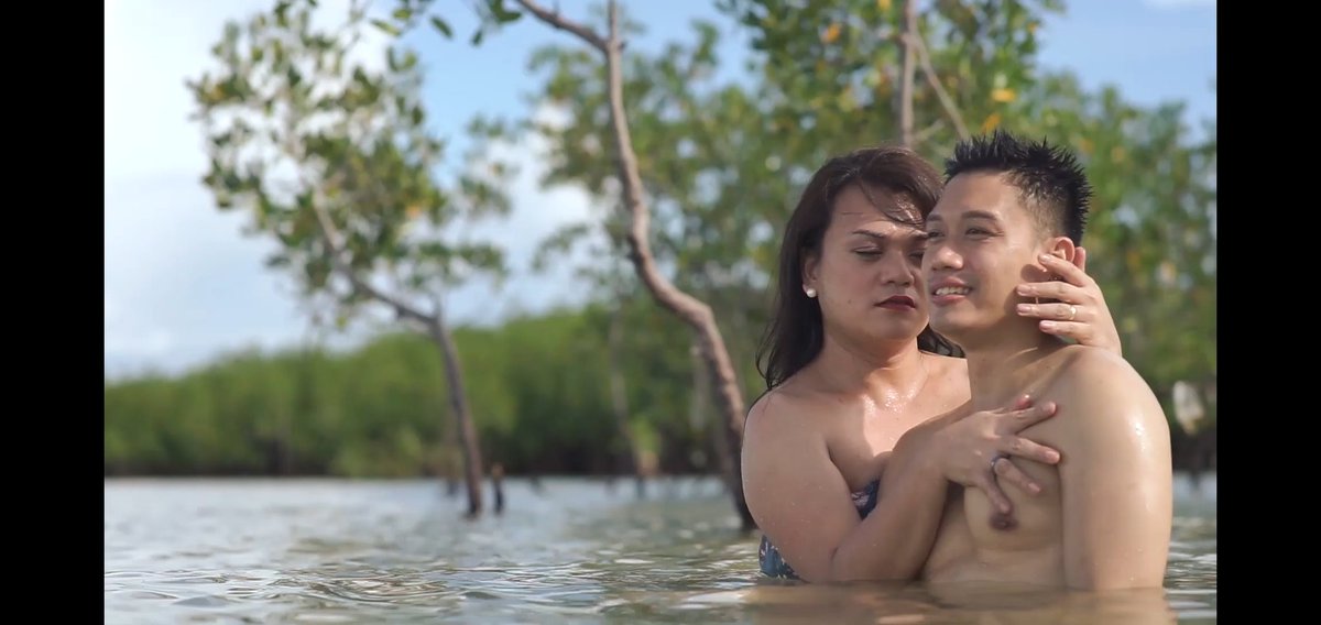 lazaro_london's tweet photo. This caught my eye! Hmmmmmm...
FIRST CEBUANO BL?! WOW!
Regional domeneyshun!!!
Mukhang ok yung PD and cinematography ah!
#StrangeHeart https://t.co/YzPRj096fh
