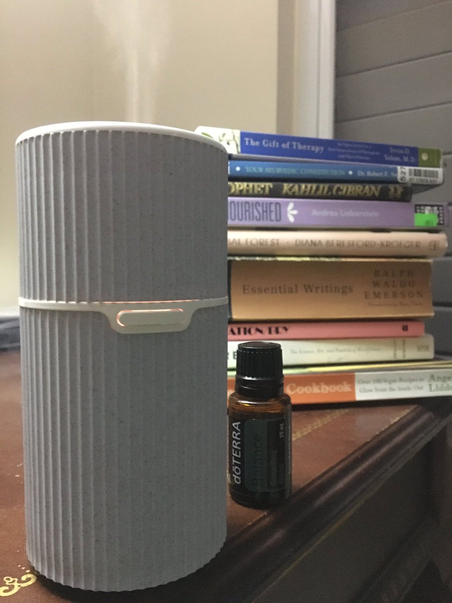 I love my new travel diffuser!! 😍 Perfect for any mood. #healthyliving #Balance #essentialoils #doterra #healthy #happy #livingmybestlife #livingfromasuitcase #nighttimeroutine 🥰 #selfcare #healthcoaching ❤️🤓 https://t.co/51LGlC88AU