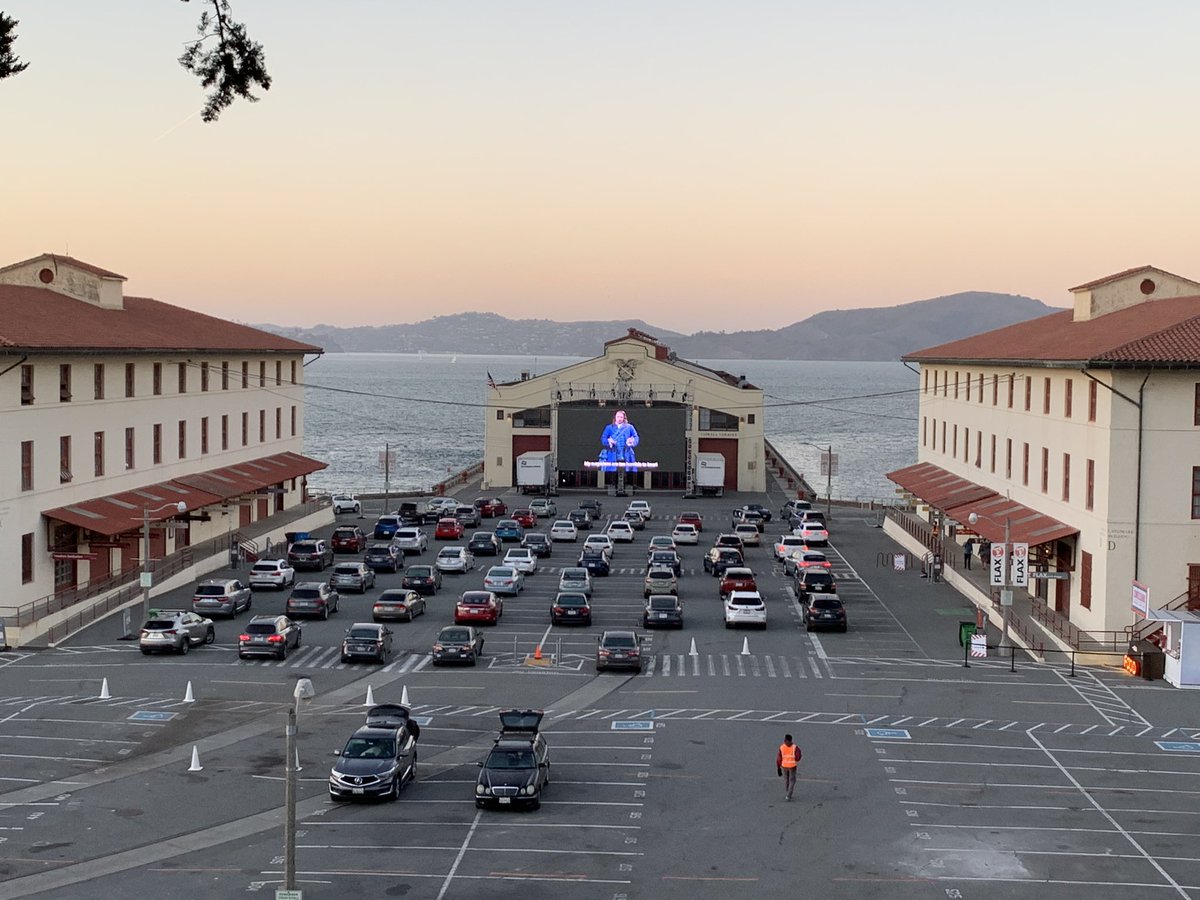 MatthewShilvock's tweet photo. Finalamente! Experiencing art once again as a community. It’s a magical experience! @SFOpera at @FortMasoninSF with a screening of Lucia di Lammermoor. Operatic backdrops don’t get much more stunning than this!
#WorldOperaDay
#OperaisOn
#meetopera https://t.co/h1ZywAOERx