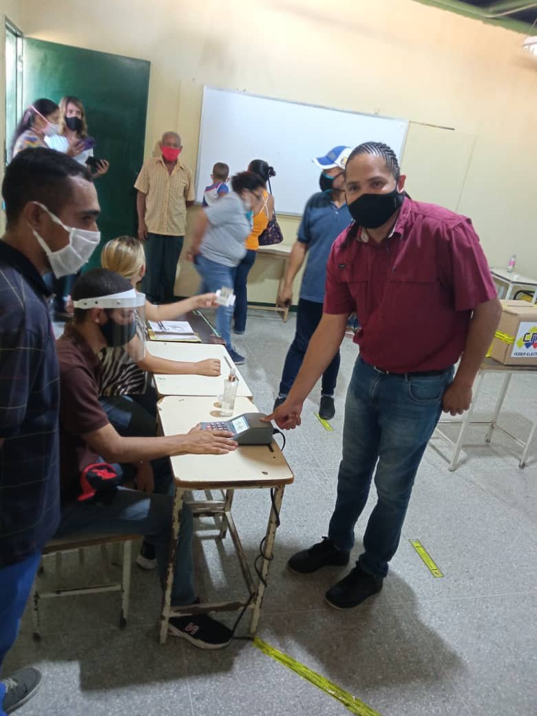 caraboboMRT's tweet photo. #25Oct Belfran Chávez diputado del Estado Carabobo con compromiso y convicción dijo presente ante el #SimulacroElectoral2020 la victoria es de todas y todos 
#LosRebeldeSomosMas 
#SimulacroElectoral2020 https://t.co/TfHiEhJfOh