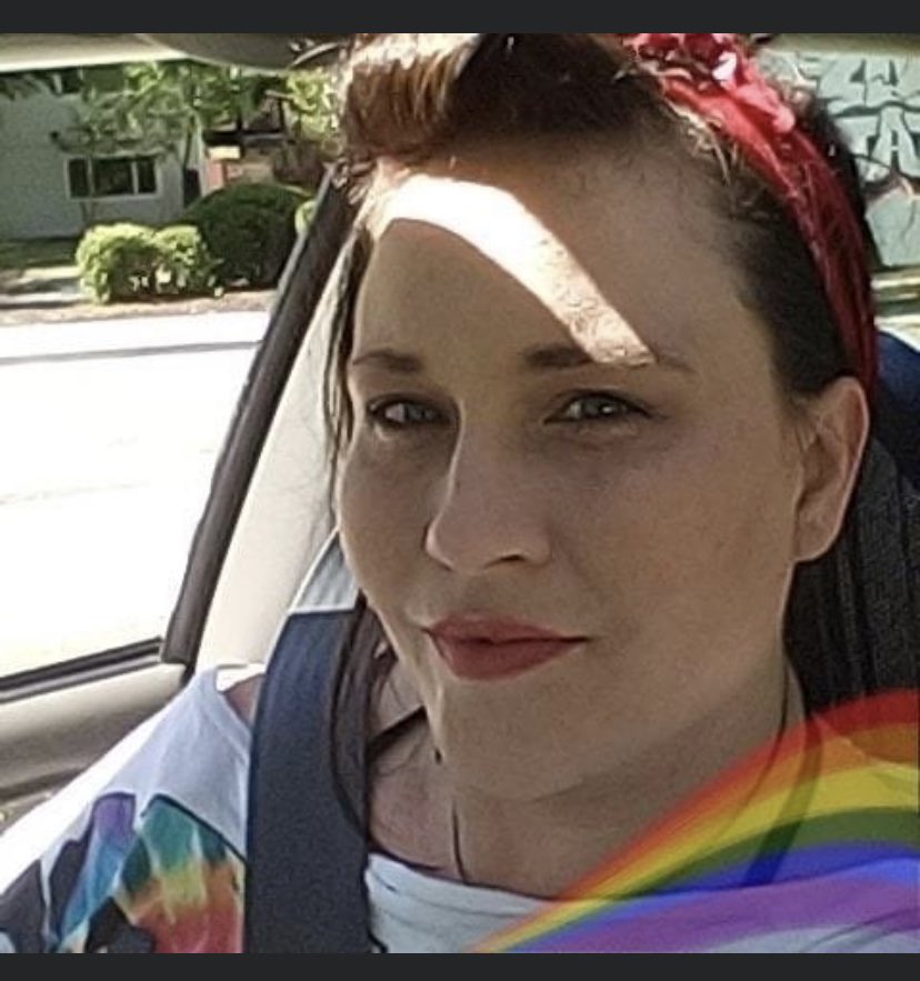 NiccizNicci's tweet image. @redbluffnews please PLEASE spread the word about my cousin! She’s 7 years old and was kidnapped from Red Bluff yesterday! Here’s a picture of Emalee, her kidnappers and vehicle! #RedBluffCA #California #RedBluff #MissingChild #Help #PleaseHelp #FindHer #BringEmaleeHome