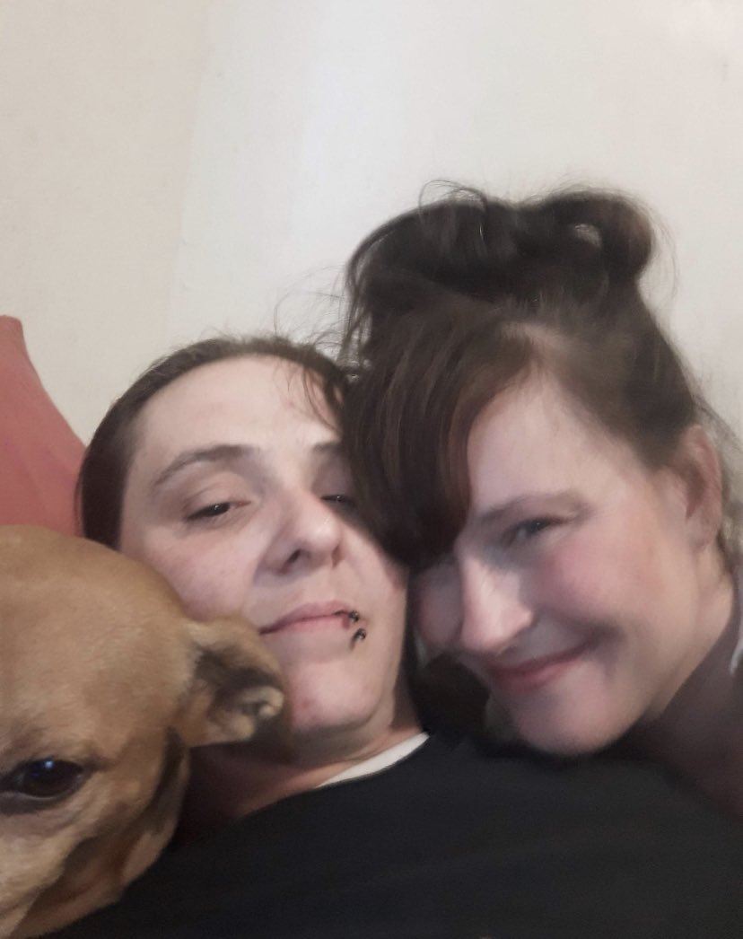 NiccizNicci's tweet image. @redbluffnews please PLEASE spread the word about my cousin! She’s 7 years old and was kidnapped from Red Bluff yesterday! Here’s a picture of Emalee, her kidnappers and vehicle! #RedBluffCA #California #RedBluff #MissingChild #Help #PleaseHelp #FindHer #BringEmaleeHome