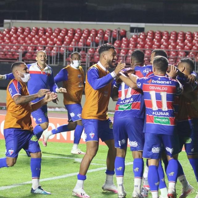 SportsCenterBR's tweet photo. ESTE HOMEM E O @FORTALEZAEC MERECEM O SEU RT E MUITOS APLAUSOS! 

Campeão cearense, campanha incrível no Brasileirão e quaaaase ficaram com a vaga nas quartas da Copa do Brasil. Futebol é luta! 👏👏👏 https://t.co/nG8PjykJSU