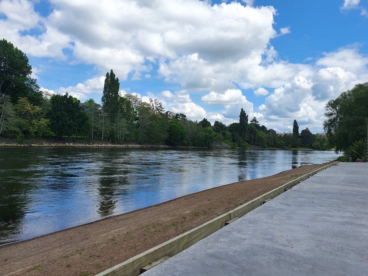 hamilton_humans's tweet photo. Lovely day for a look down by the mighty Waikato River while listening to an engaging podcast. #HamiltonHumans #lovethetron https://t.co/KdgF8qMCmw