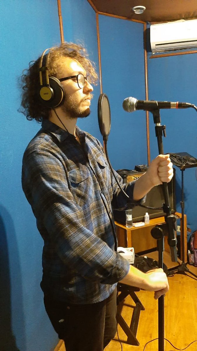 LowFi_RecordsBr's tweet photo. #gravando as vozes do novo single #NaEstrada.
CoLabs do @astroversemusic e @estereticente 

#folk #music #independentlabel
#sp #Rocks https://t.co/vOqzmAtdjm