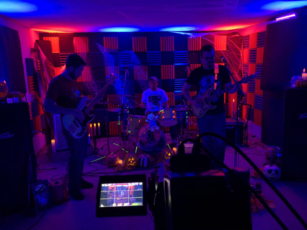 dustin_gluvna's tweet photo. The Dark Backward Halloween Special is underway #thedarkbackward #Halloween #foulisfairproductions https://t.co/DHCDBChzjz