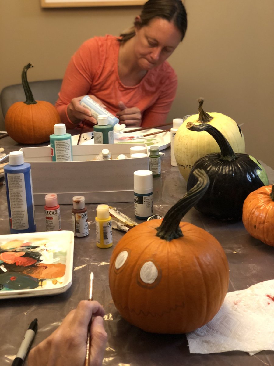 studiocastillo's tweet photo. Lots of #pumpKINDNESS painting going on over here โค๏ธ๐โค๏ธ https://t.co/6U1dk6ljNK