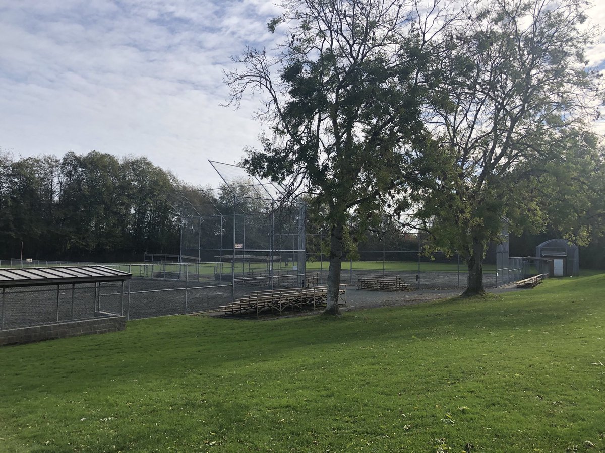 gardentiger's tweet photo. Glorious bike ride along #LochsideTrail #yyj stopped in at a favourite place of times past. Little green tree frogs used to live in the forest there. I can see my brother on the pitching mound, Dad giving signals down the first base line and Mum diligently taking her own stats π https://t.co/q7C35Ggl9r