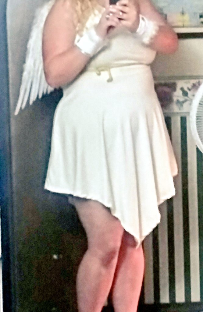 emily_fike's tweet photo. Angel Costume! 😋❤ #Halloween #costume #angel https://t.co/nyELYdUq5B