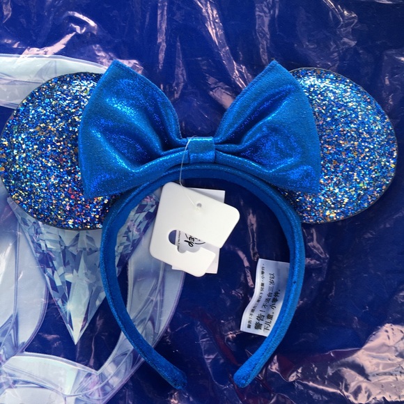 Nat723's tweet photo. So good I had to share! Check out all the items I'm loving on @Poshmarkapp #poshmark #fashion #style #shopmycloset #disney: https://t.co/7AXDERZ1Ux https://t.co/82lVwYMWy6