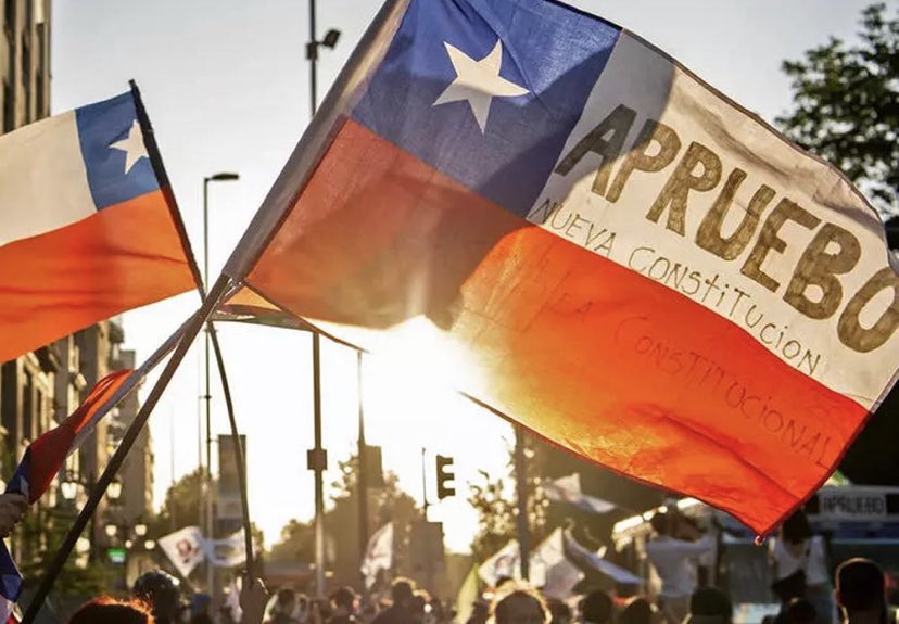 Desde la Juventud Hostosiana celebramos al pueblo chileno quien en el día de hoy aprobó por abrumadora mayoría enterrar la Constitución de Pinochet y moverse a una nueva Constituyente. 

¡Que viva el pueblo de #Chile!