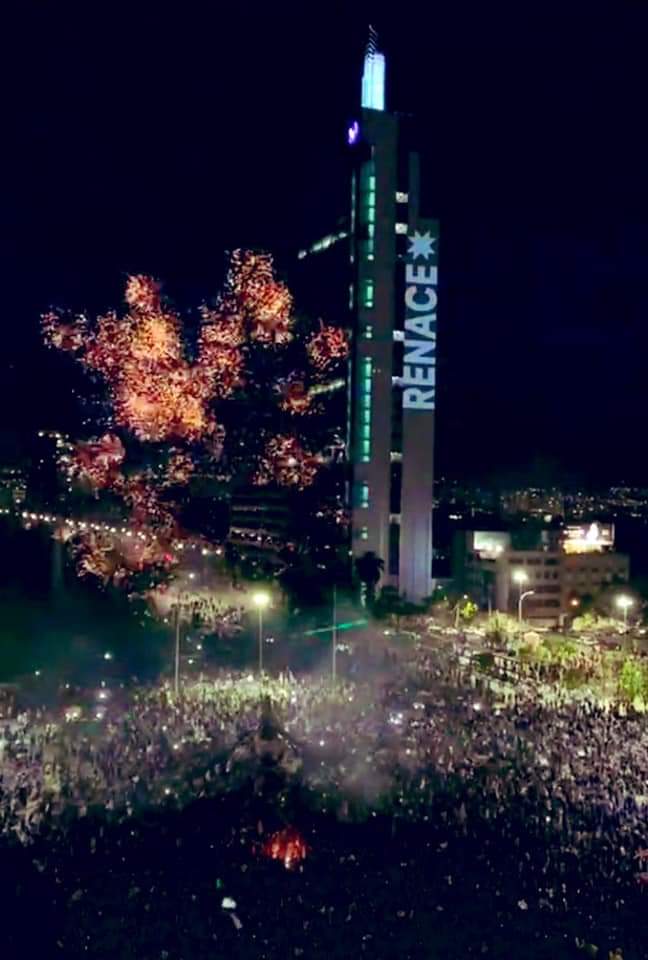 evoespueblo's tweet photo. Saludamos al pueblo chileno por la gran victoria en el plebiscito que dejará atrás la Constitución de Pinochet. Un nuevo pacto social construirá una sociedad más justa para su país, para el bienestar e integración de nuestros pueblos. 
#ChileDespertó https://t.co/GaxfsLZ9ET