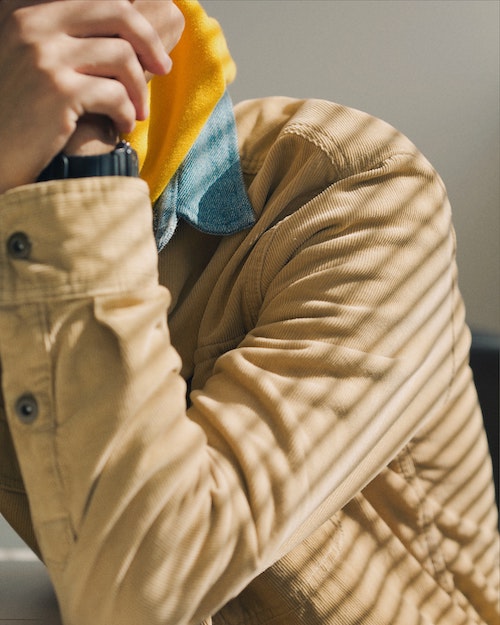 The Top 5 Beige Pieces That Men Can Wear In The Fall Season For A Stylish Look. See how you can wear beige in the fall properly. #fashionblogger #fashion #style bit.ly/3mhqAmE