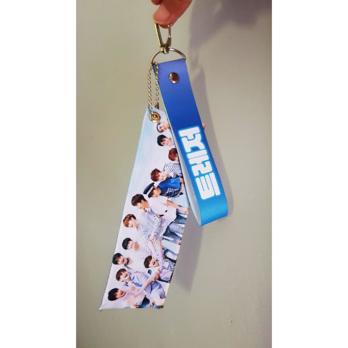 BoxesofK's tweet image. PREORDER - TREASURE mini slogan and strap

Price : IDR 65,000

Proses pembuatan kurang lebih 14 hari kerja
Slogan per member will be available soon

#treasure #kpop #HYUNSUK #JIHOON #JUNKYU #JEONGWOO #HARUTO #YEDAM #YOSHI #asahi #MASHIHO #JUNGHWAN #JAEHYUK #DOYOUNGtreasure