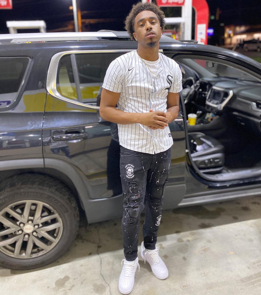 _Mulaa3Times's tweet photo. WHAT IF THIS SHIT DONT EVER GET BETTER & I END UP THUGGIN 4EVER&EVER ? 😣💭 #REESO💔 #ELZO🕊 https://t.co/x7lBGEAPMH