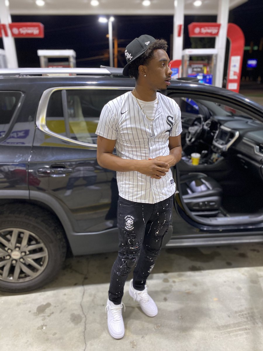 _Mulaa3Times's tweet photo. WHAT IF THIS SHIT DONT EVER GET BETTER & I END UP THUGGIN 4EVER&EVER ? 😣💭 #REESO💔 #ELZO🕊 https://t.co/x7lBGEAPMH