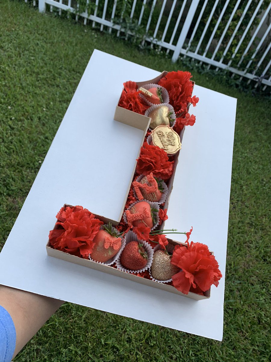 irisx3___'s tweet photo. Hey Twitter! I would truly appreciate it if you would share and support my small business 🍓 My next customer could be on your page 😊

IG: luscious.edibles https://t.co/acOvnEmSpw