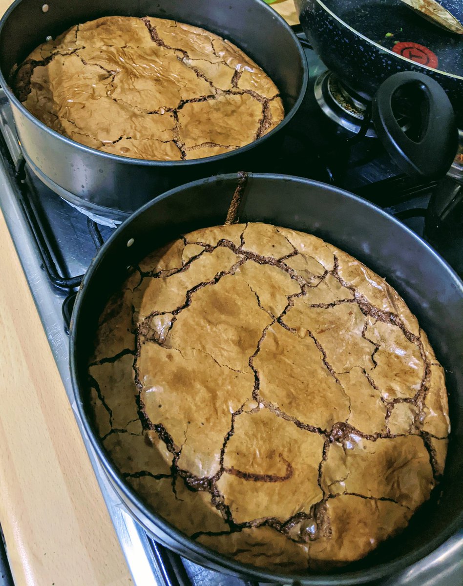 Been wanting to start posting on Twitter more regularly but never been sure what to post, so now y'all are gonna get pics of the stuff I've been baking (I took it up over lockdown) starting with these incredible brownies I made today with <a href="/tasty/">Tasty</a>'s recipe!