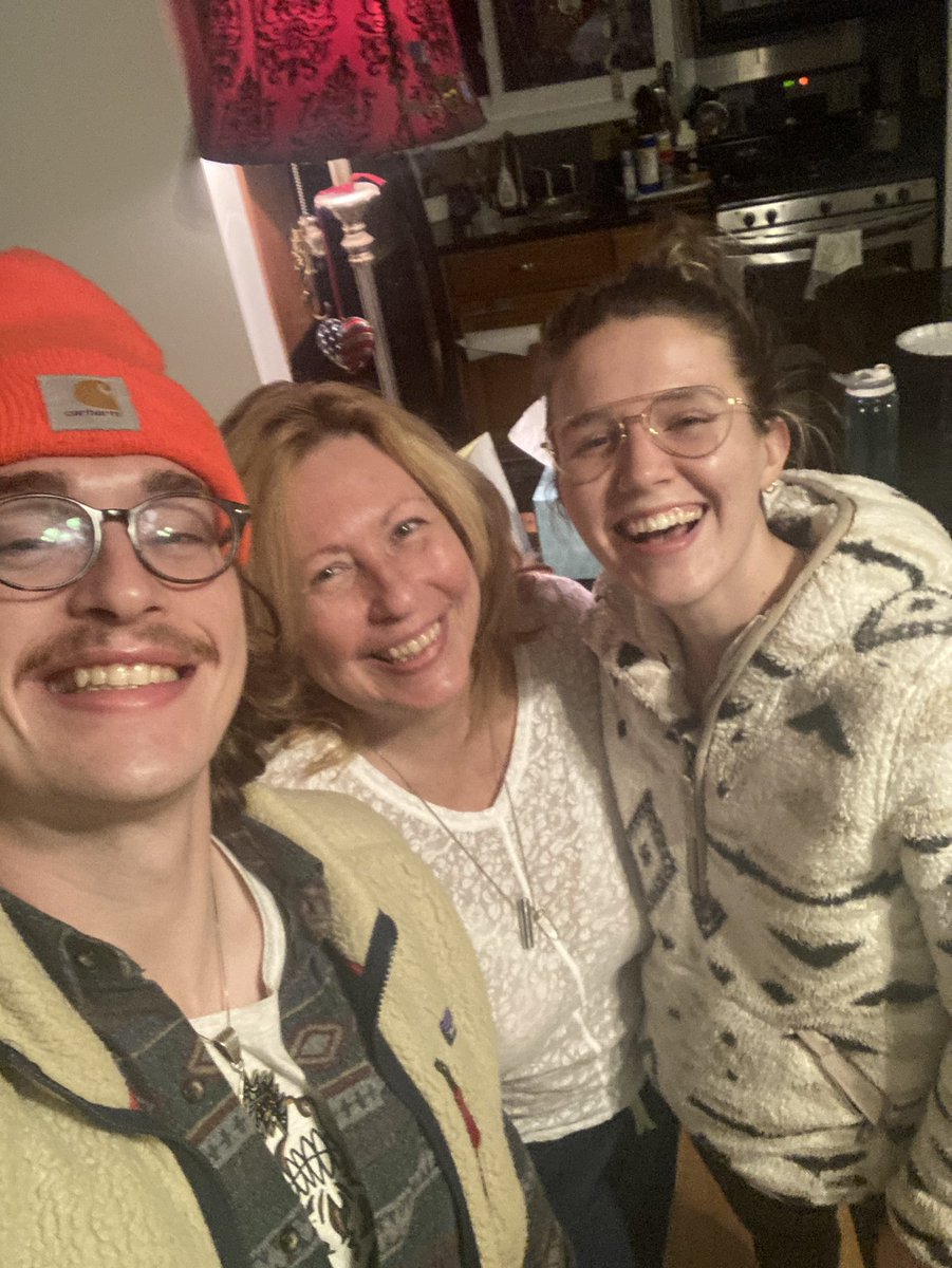 kdelano001's tweet photo. Who’s a happy mama?
Me. Got to see my boo and his lovely 🌹 tonight. 💕❣️🥰💞#LoveTheseTwo #HappyMa https://t.co/U2SPZhTkRi