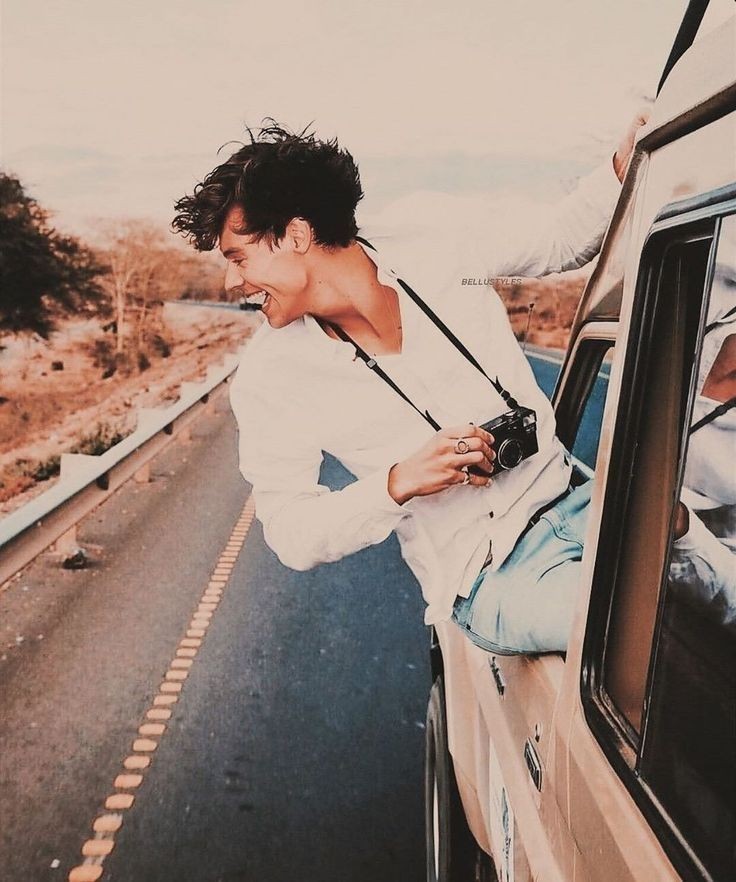 memude06's tweet photo. | 𝐋𝐀𝐑𝐑𝐘 𝐀𝐔 | D-Esposame.

Harry es un policía. Louis es un criminal.

O donde Harry debe atrapar al ladrón conocido como Robin Hood y Louis sólo quiere seducir a su policía asignado. https://t.co/ZThyV28zpz