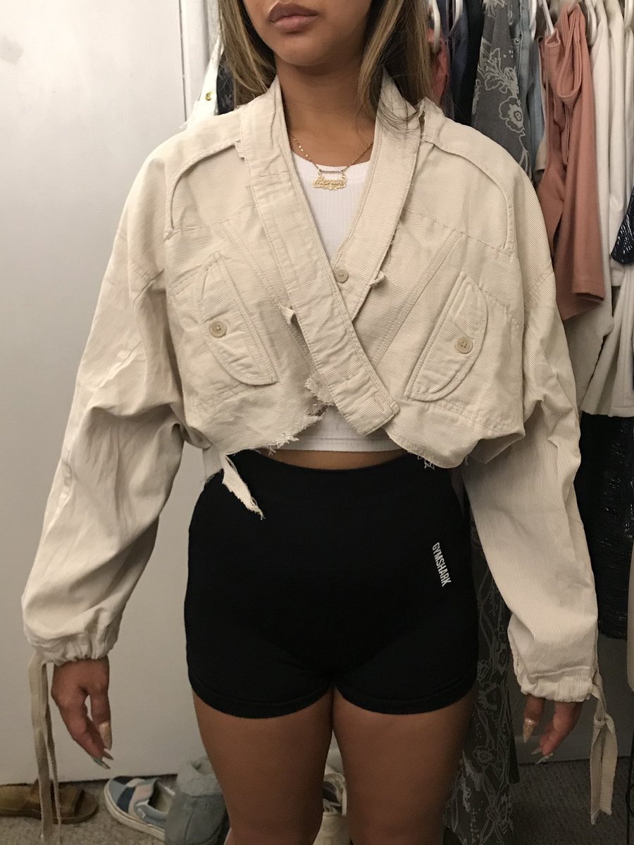 ysabelhilado's tweet photo. Design process to final product. Created an oversized cropped jacket out of two pairs of thrifted pants https://t.co/ETMyVgr5ba